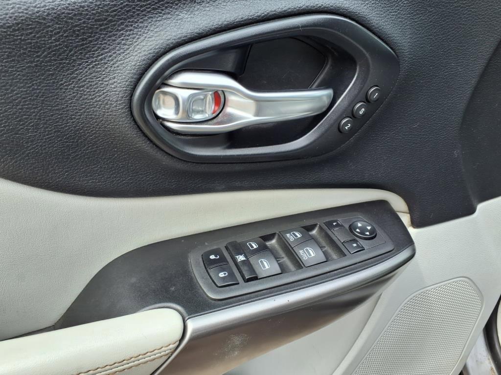 used 2019 Jeep Cherokee car, priced at $17,750