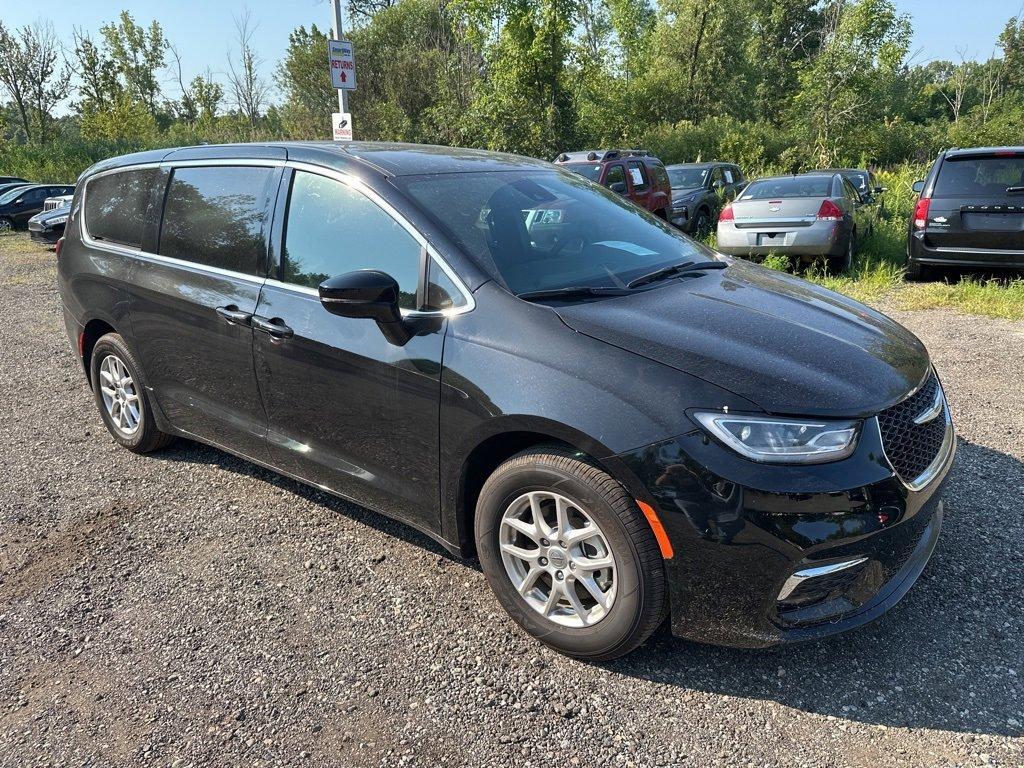 used 2025 Chrysler Pacifica car, priced at $33,950