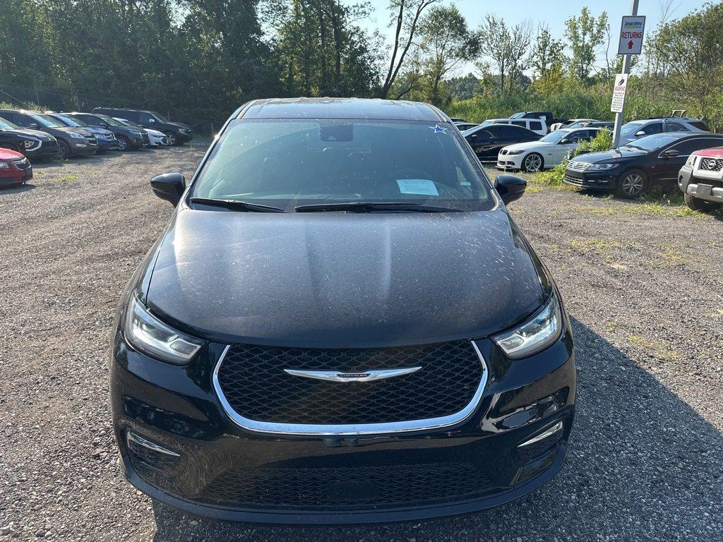 used 2025 Chrysler Pacifica car, priced at $33,950