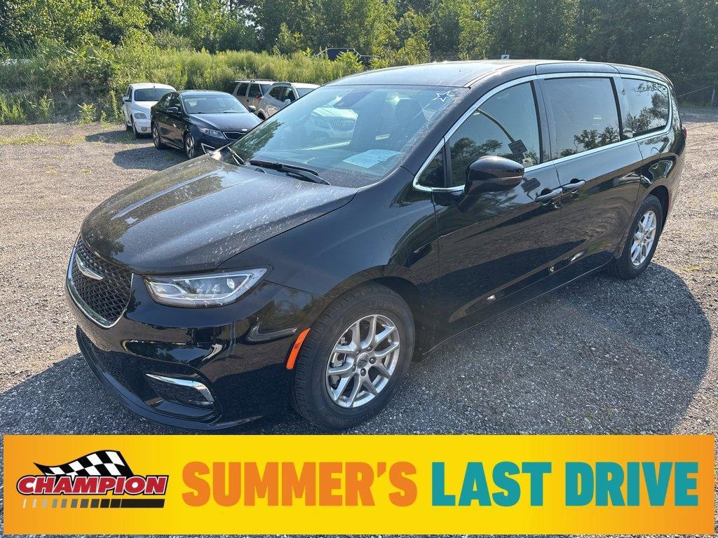 used 2025 Chrysler Pacifica car, priced at $33,950