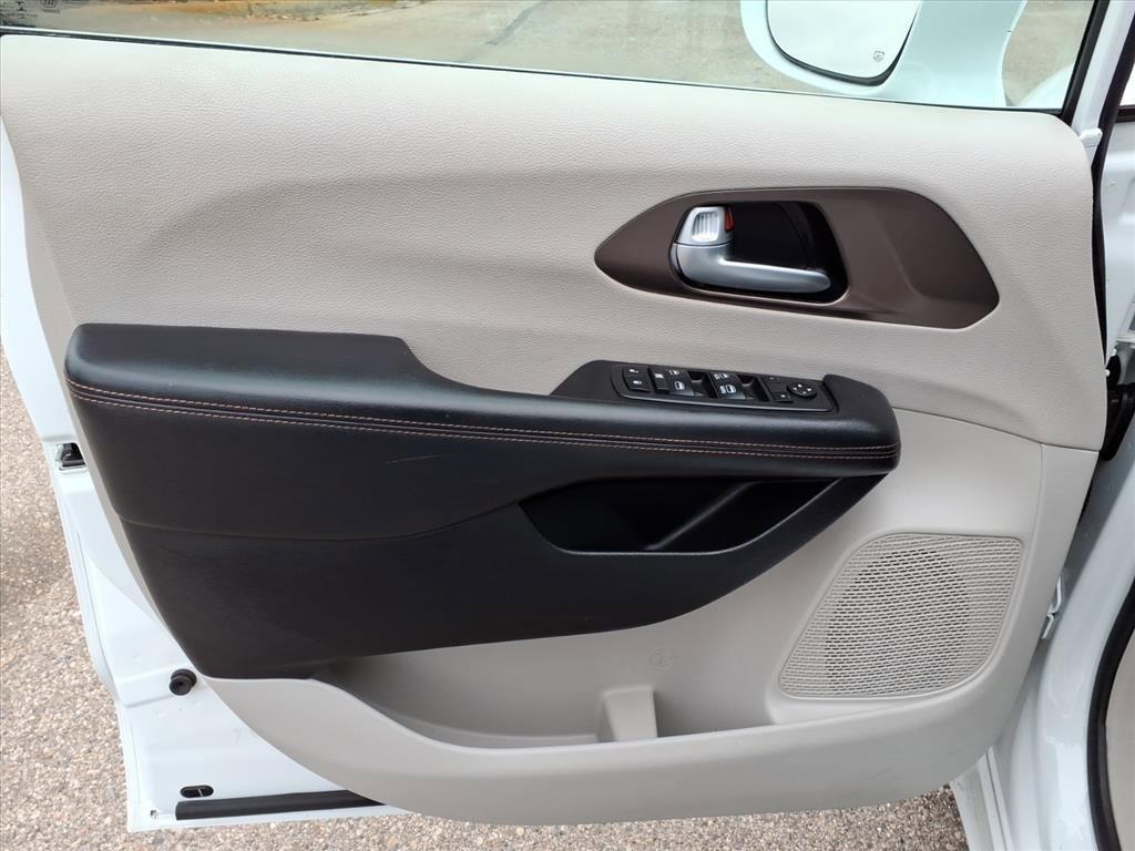 used 2018 Chrysler Pacifica car, priced at $15,985