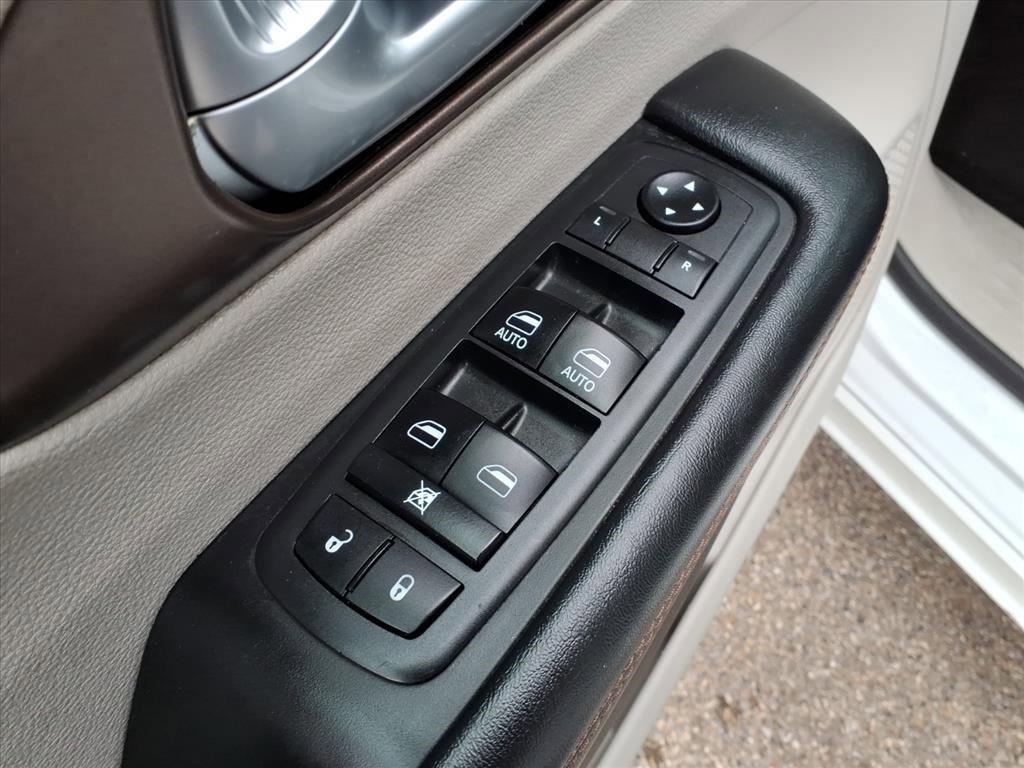 used 2018 Chrysler Pacifica car, priced at $15,985