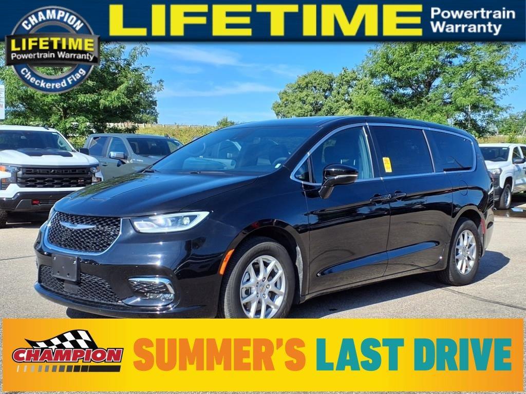 used 2025 Chrysler Pacifica car, priced at $32,900