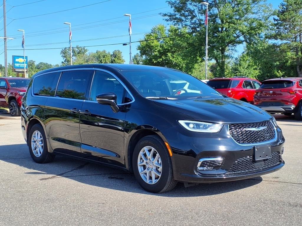 used 2025 Chrysler Pacifica car, priced at $32,900