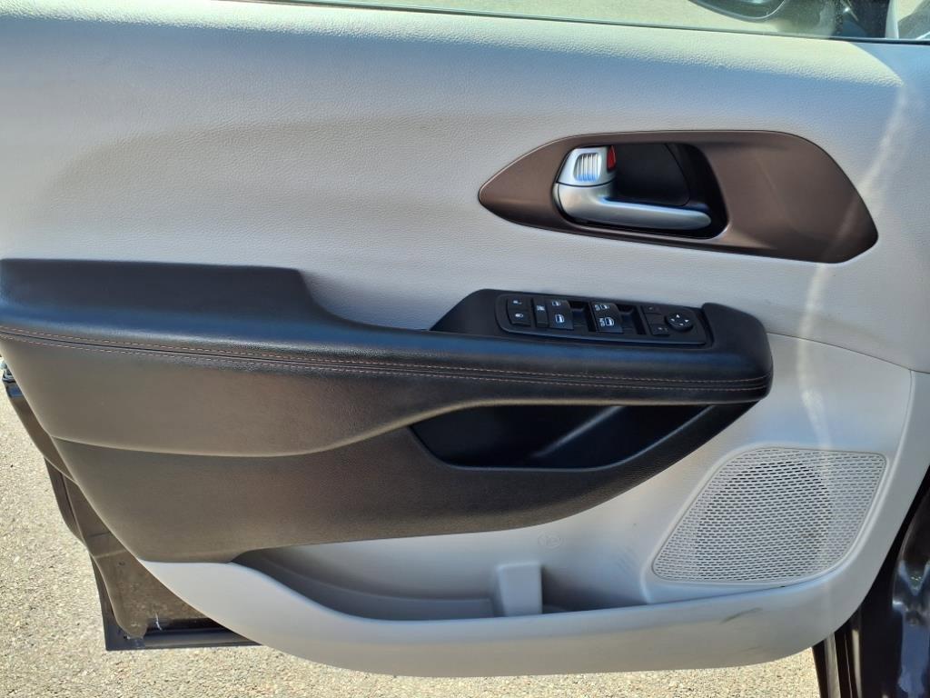 used 2018 Chrysler Pacifica car, priced at $10,650