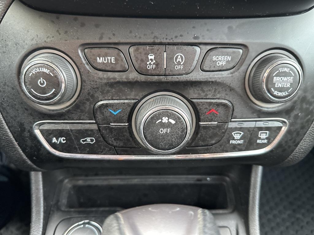 used 2021 Jeep Cherokee car, priced at $18,300