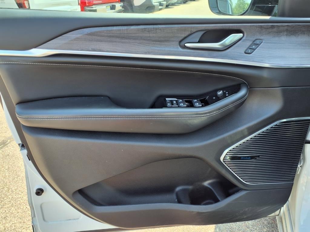 used 2023 Jeep Grand Cherokee car, priced at $29,550