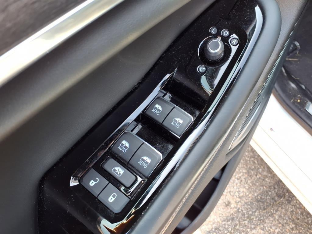 used 2023 Jeep Grand Cherokee car, priced at $29,550