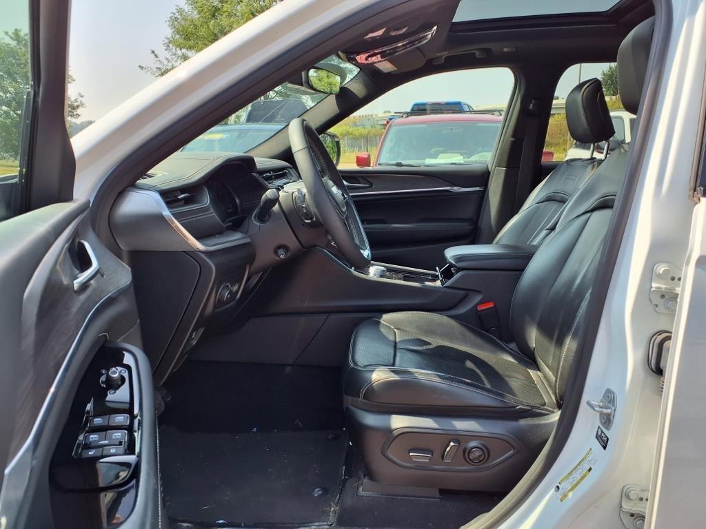 used 2023 Jeep Grand Cherokee car, priced at $29,550