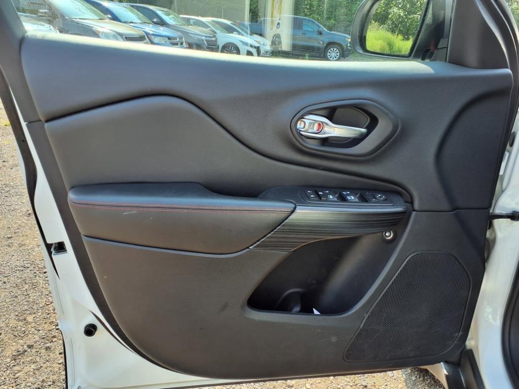 used 2017 Jeep Cherokee car, priced at $13,150
