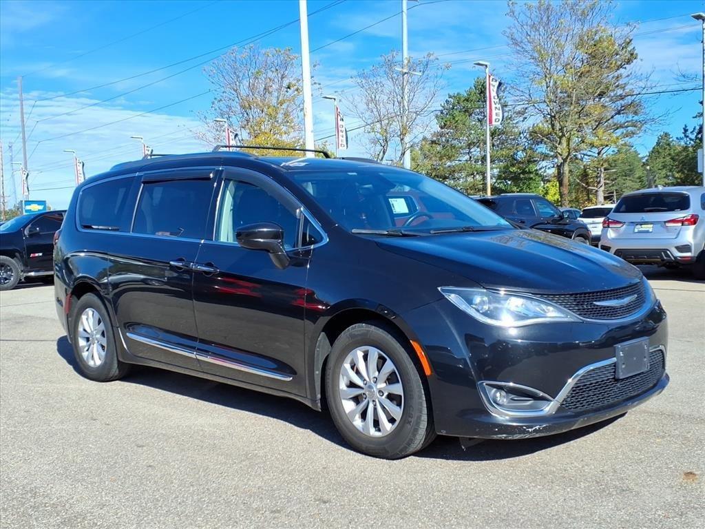 used 2018 Chrysler Pacifica car, priced at $12,350