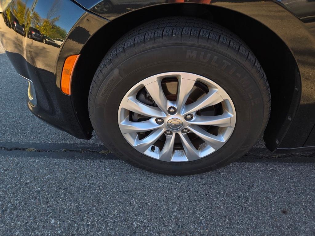 used 2018 Chrysler Pacifica car, priced at $12,650