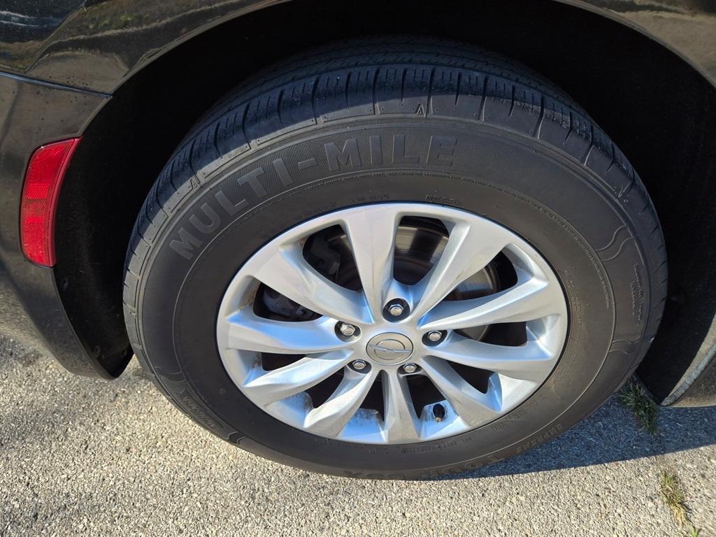 used 2018 Chrysler Pacifica car, priced at $12,650