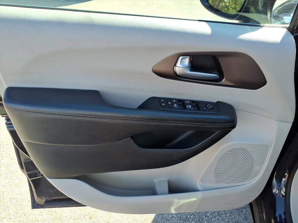 used 2018 Chrysler Pacifica car, priced at $12,350