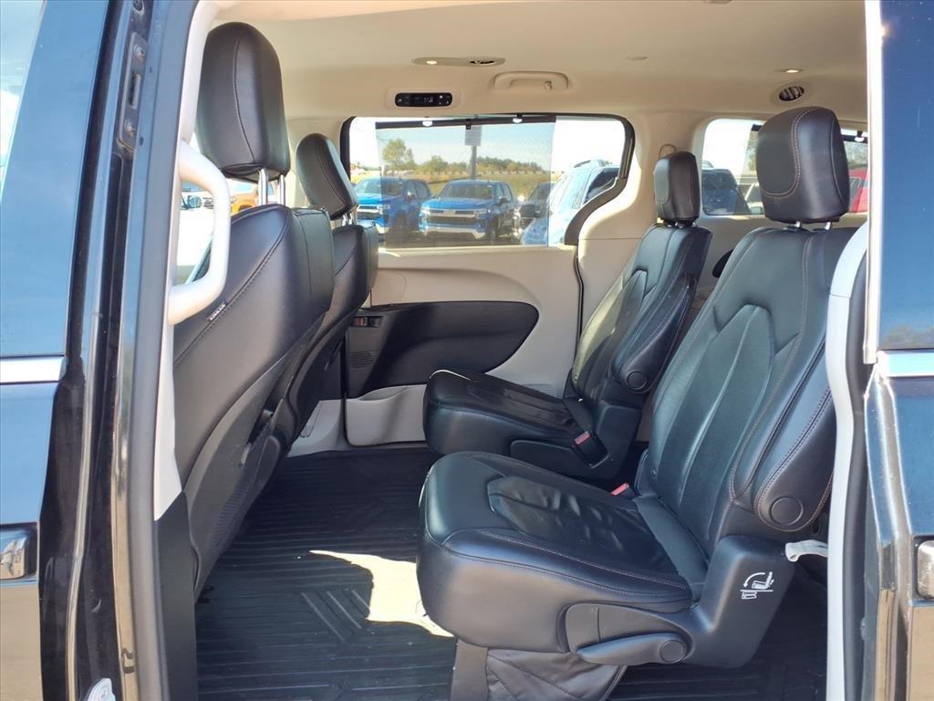 used 2018 Chrysler Pacifica car, priced at $12,350