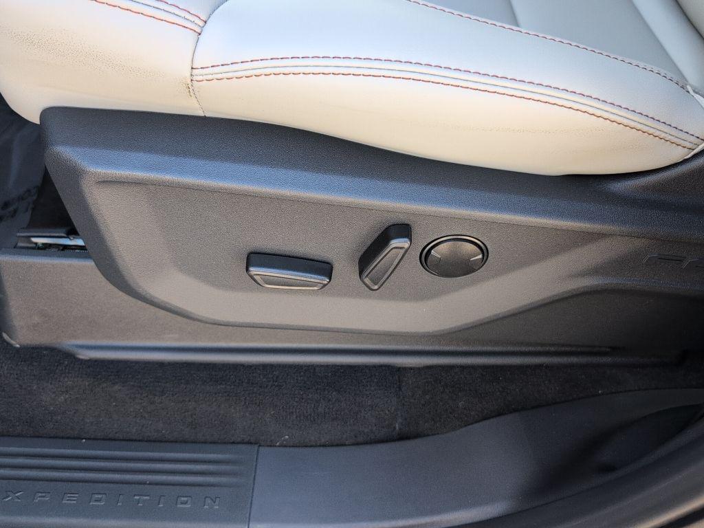 new 2025 Ford Expedition car, priced at $67,629