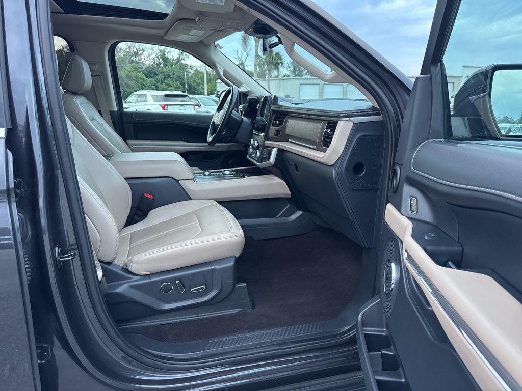 used 2023 Ford Expedition car, priced at $43,031
