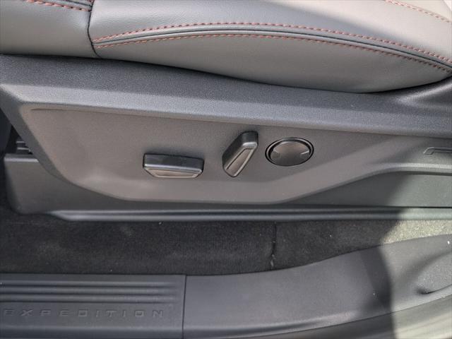 new 2025 Ford Expedition car, priced at $65,555