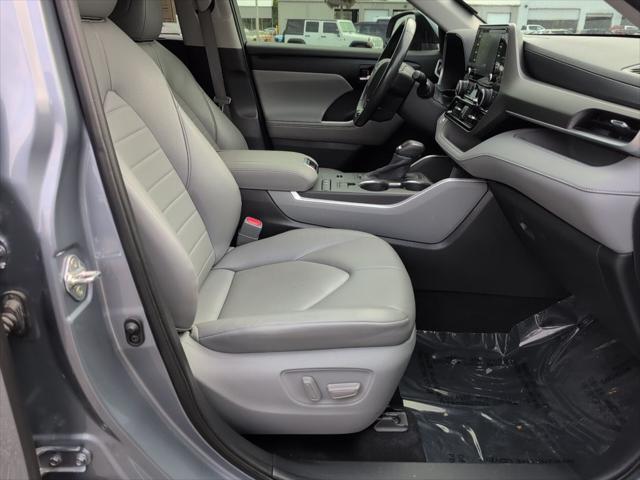 used 2020 Toyota Highlander car, priced at $30,581