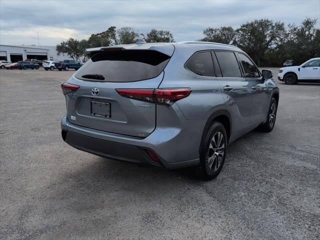 used 2020 Toyota Highlander car, priced at $30,581