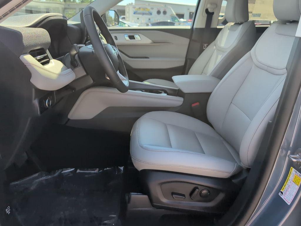 new 2025 Ford Explorer car, priced at $39,283