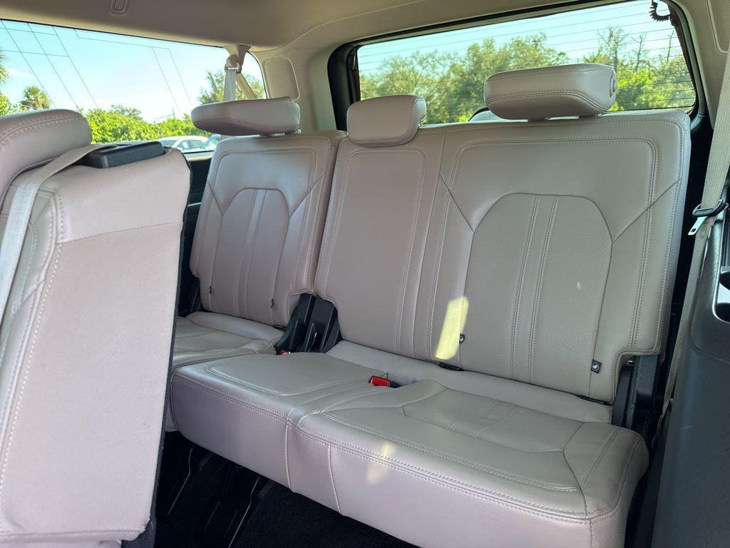 used 2023 Ford Expedition car, priced at $41,924
