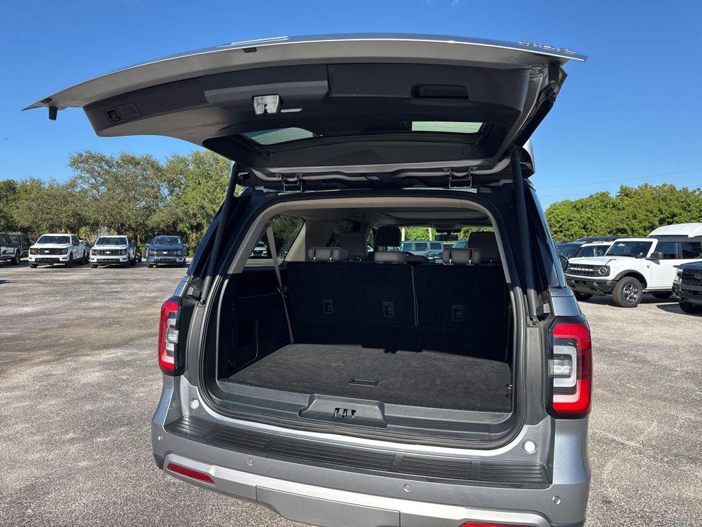 used 2023 Ford Expedition car, priced at $41,924