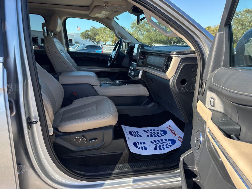 used 2023 Ford Expedition car, priced at $41,924