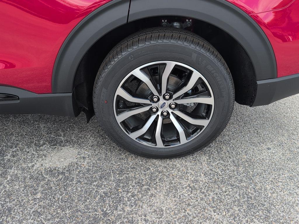 new 2025 Ford Explorer car, priced at $40,454