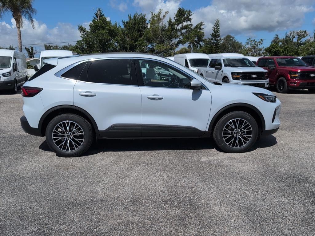 new 2026 Ford Escape PHEV car, priced at $36,017