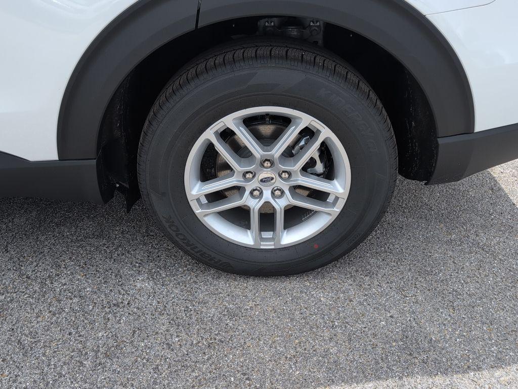new 2025 Ford Explorer car, priced at $39,438