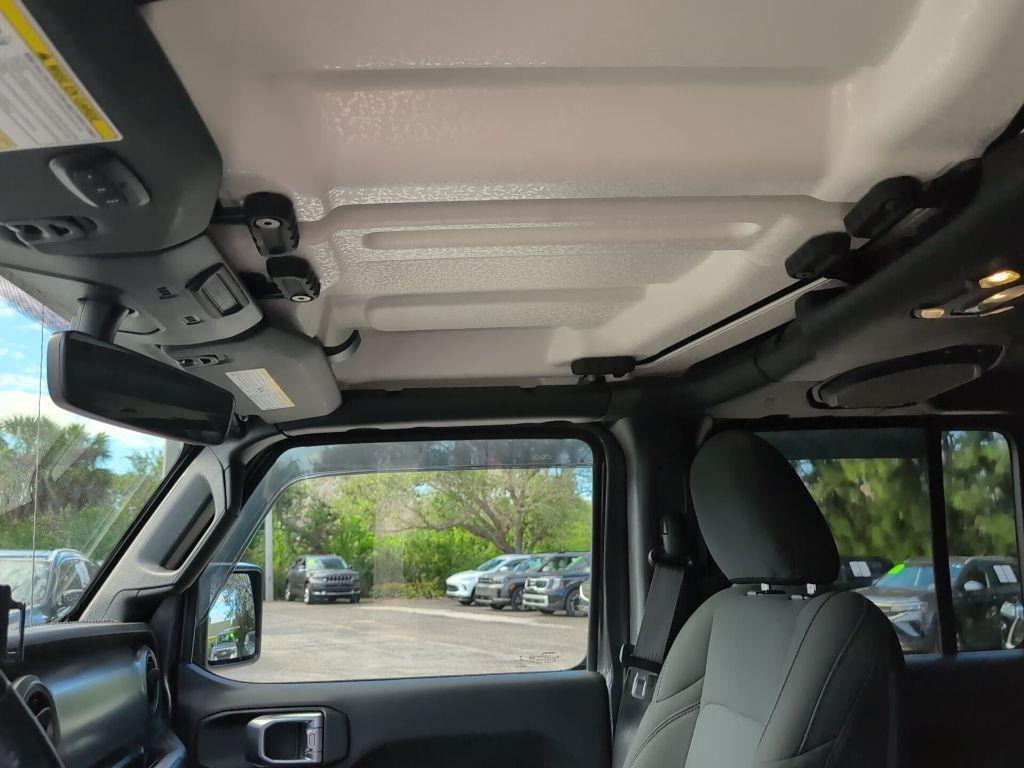 used 2022 Jeep Gladiator car, priced at $27,440