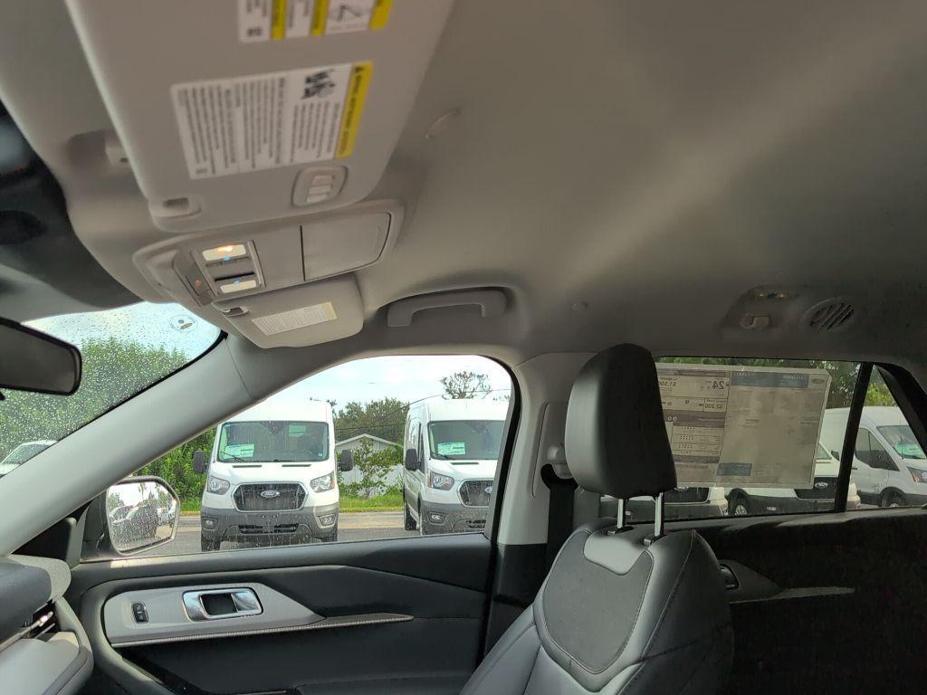 new 2025 Ford Explorer car, priced at $40,669