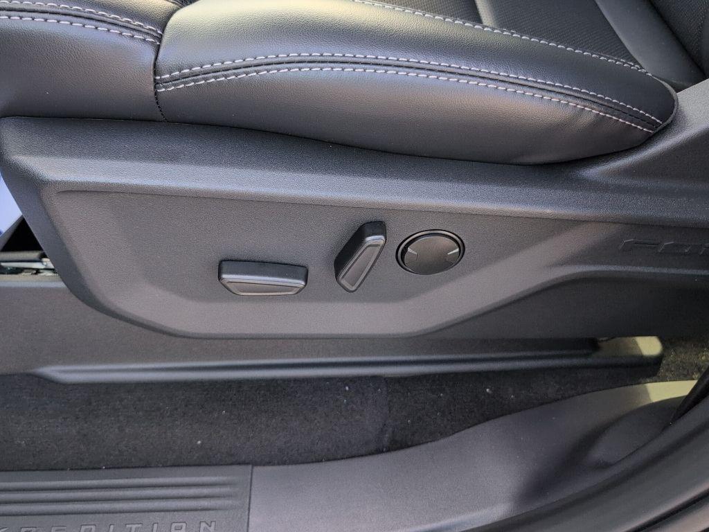 new 2025 Ford Expedition car, priced at $78,297