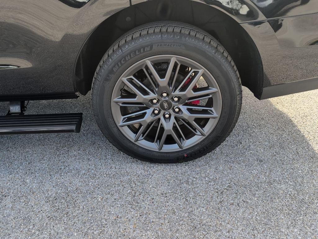 new 2025 Ford Expedition car, priced at $78,297