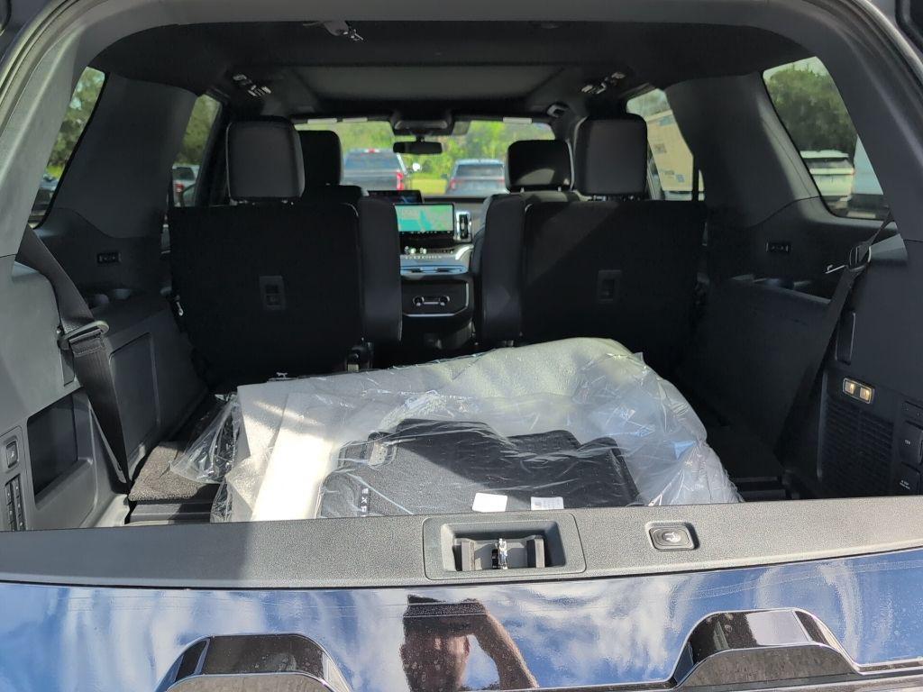 new 2025 Ford Expedition car, priced at $78,297