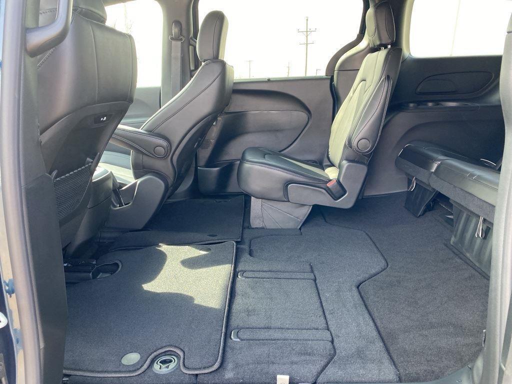 new 2025 Chrysler Pacifica car, priced at $45,915