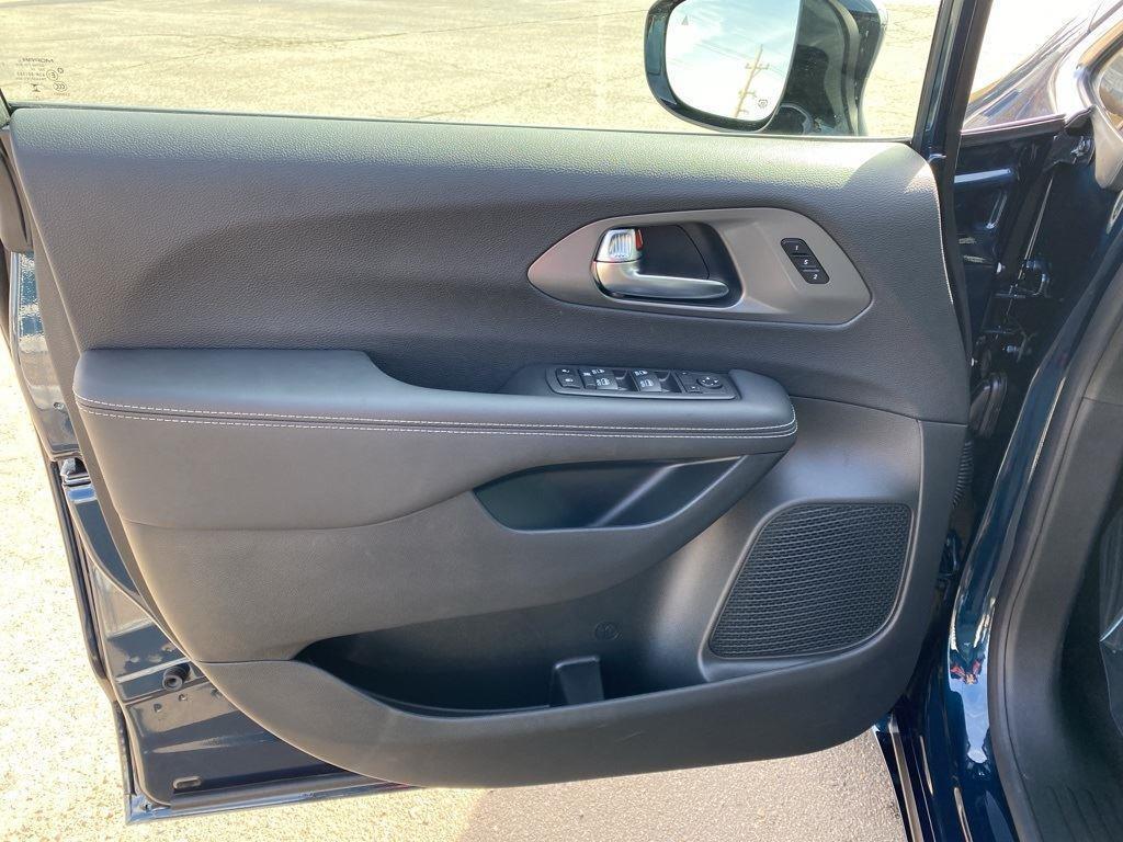 new 2025 Chrysler Pacifica car, priced at $45,915