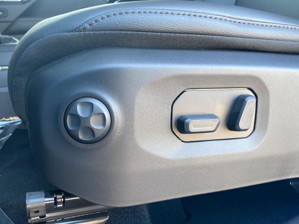 new 2025 Jeep Gladiator car, priced at $44,250