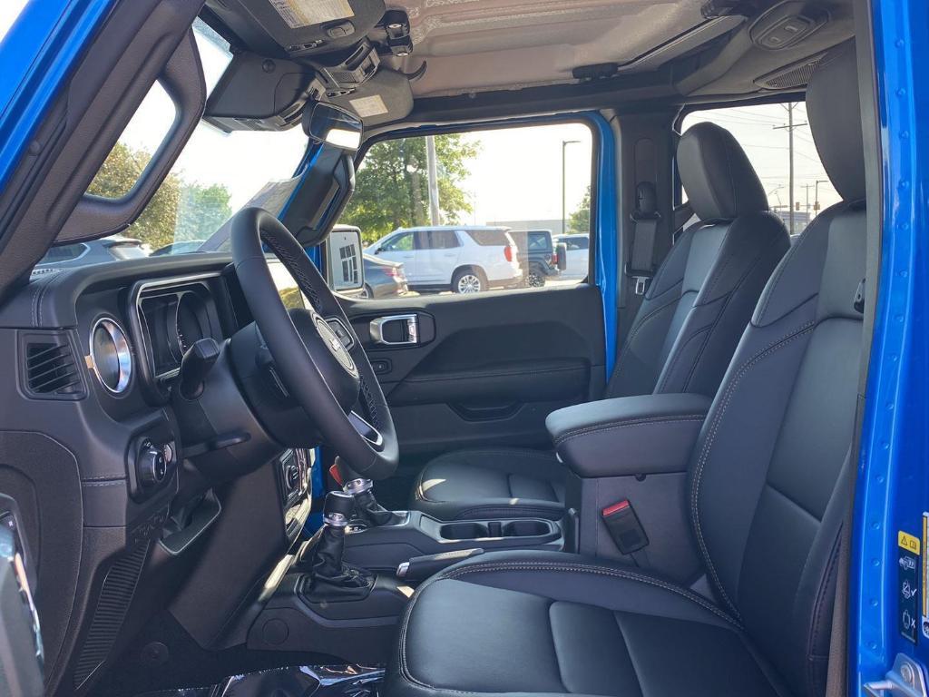 new 2025 Jeep Gladiator car, priced at $44,250