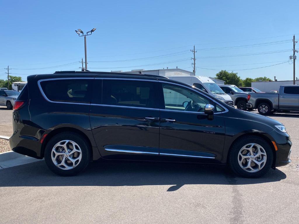 used 2023 Chrysler Pacifica car, priced at $27,706