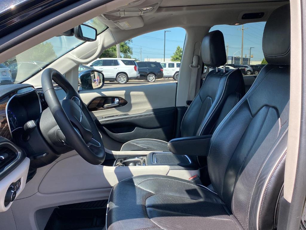 used 2023 Chrysler Pacifica car, priced at $27,706