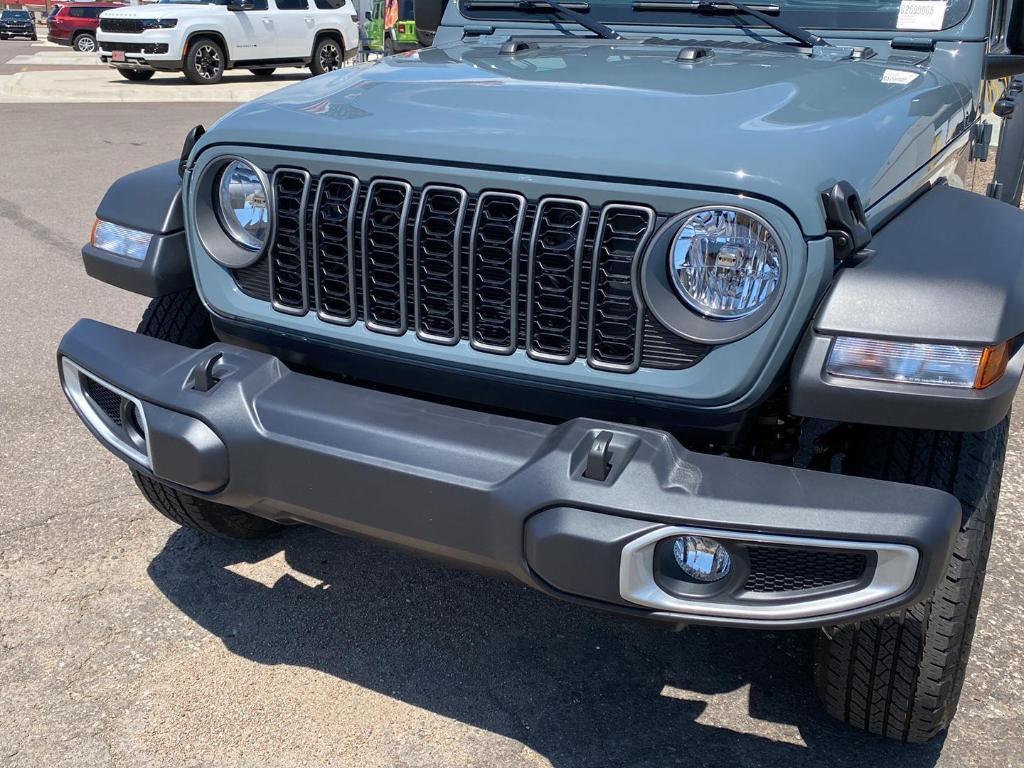 new 2025 Jeep Gladiator car, priced at $40,460