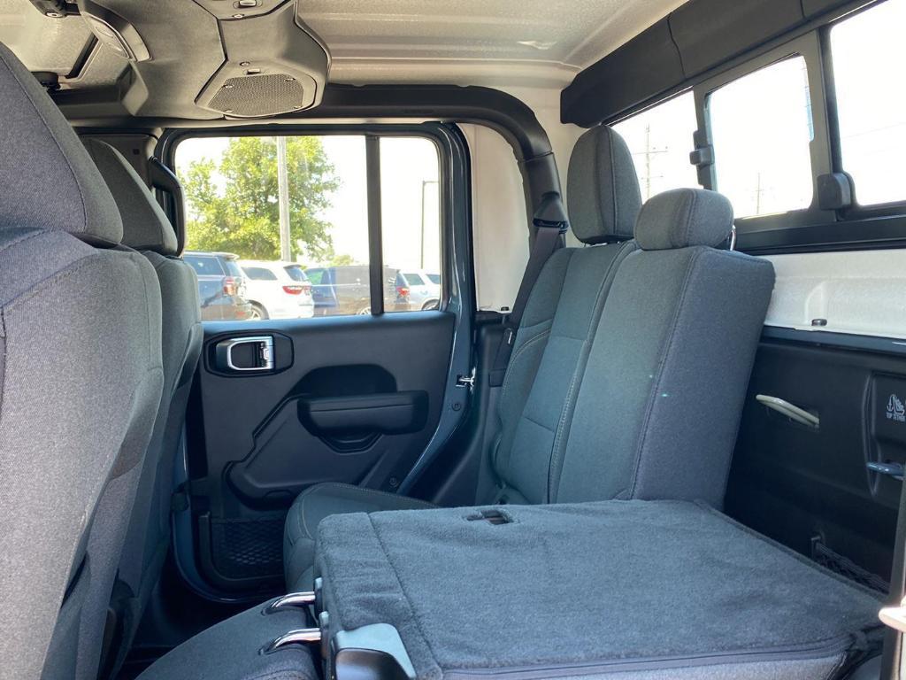 new 2025 Jeep Gladiator car, priced at $40,460