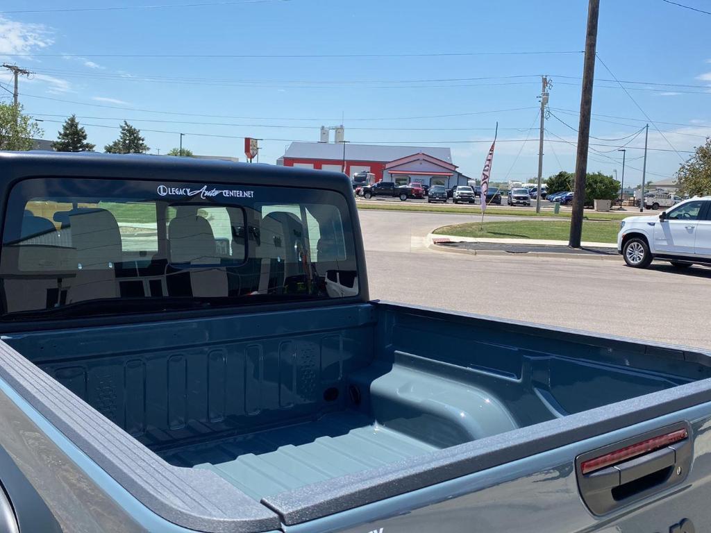 new 2025 Jeep Gladiator car, priced at $40,460