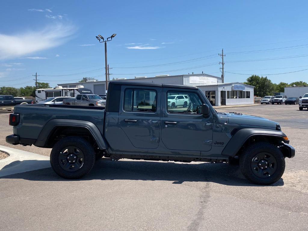 new 2025 Jeep Gladiator car, priced at $40,460