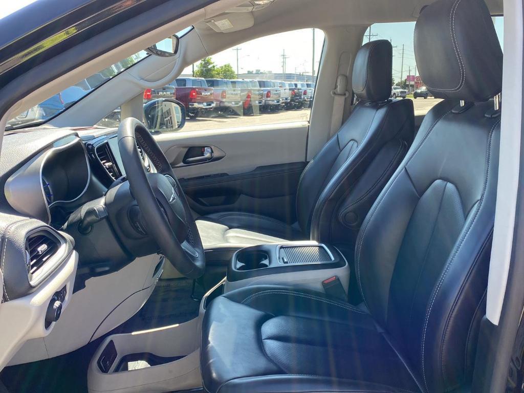 used 2024 Chrysler Pacifica Hybrid car, priced at $28,799