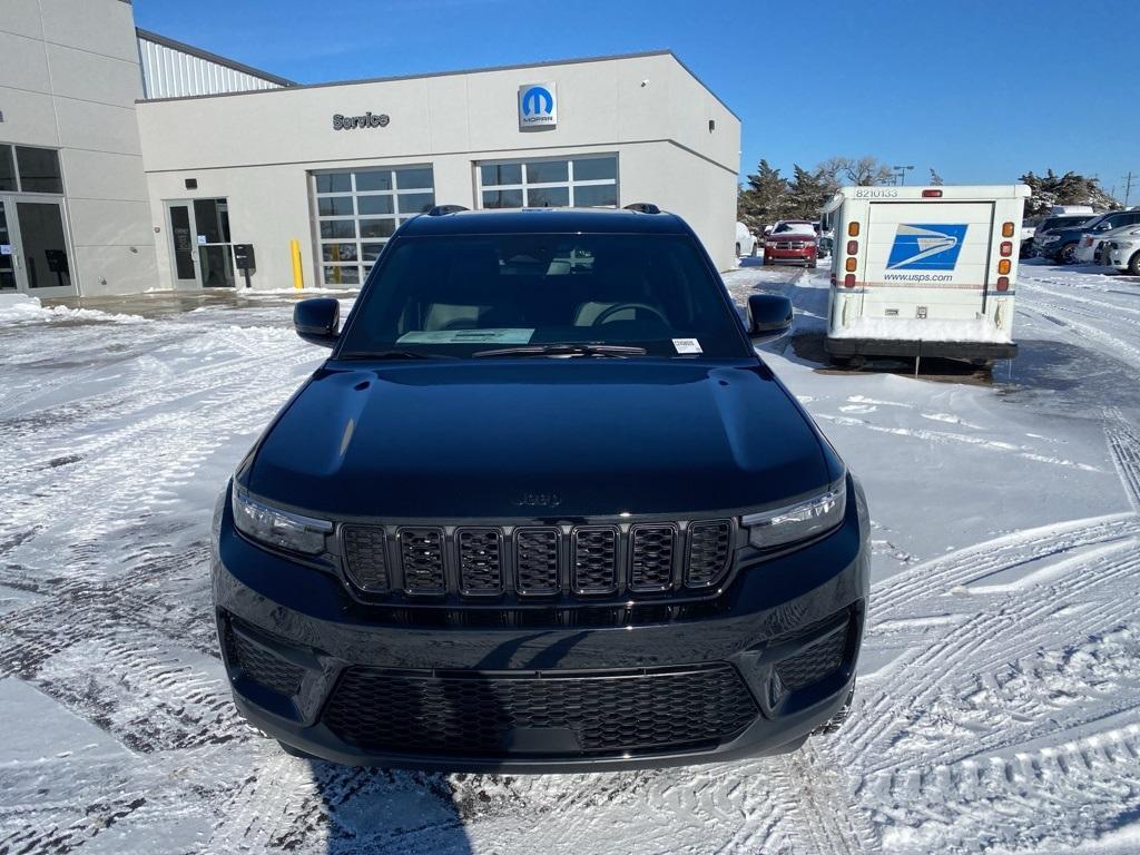 new 2024 Jeep Grand Cherokee car, priced at $40,175