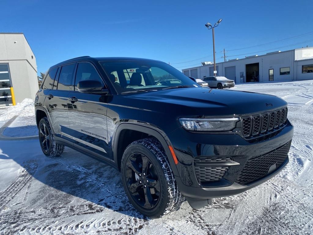 new 2024 Jeep Grand Cherokee car, priced at $40,175