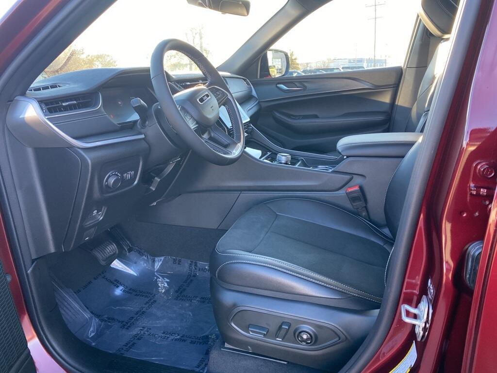 new 2025 Jeep Grand Cherokee car, priced at $40,030